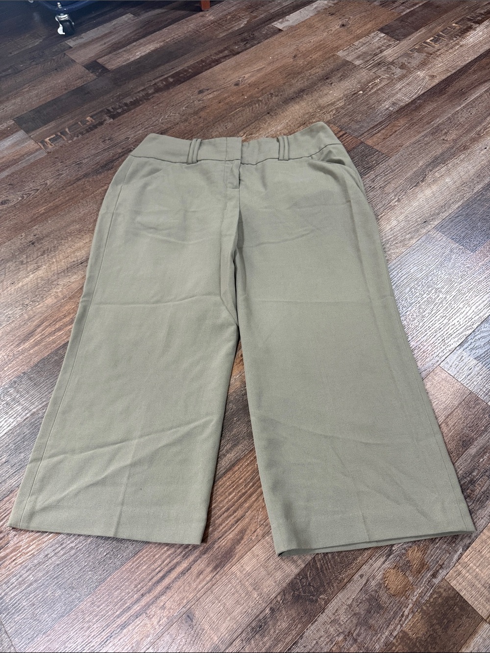 Signature by Larry Levine Olive Green Cropped Wide-Leg Capris
